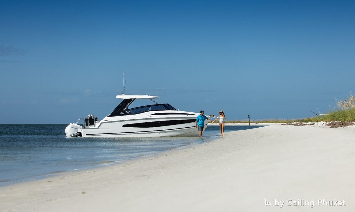 Ruen 5 on a private charter around Phuket's islands