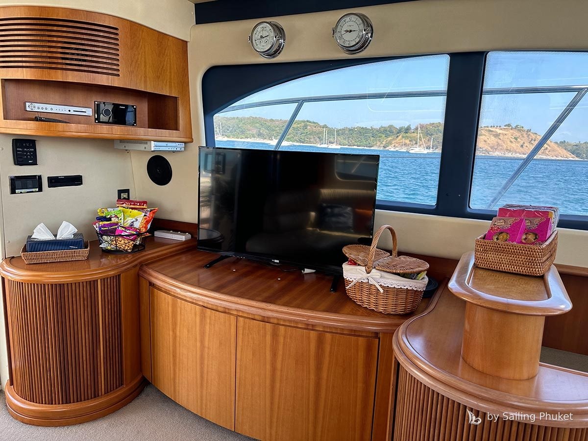Azimut 46ft on a private charter around Phuket's islands