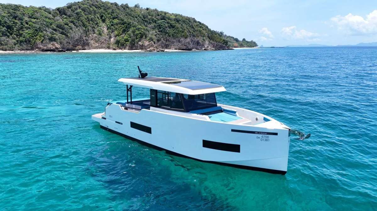 De Antonio 50ft - private motor yacht charter in Phuket