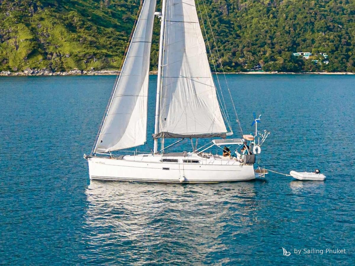 Hanse 43ft on a private charter around Phuket's islands