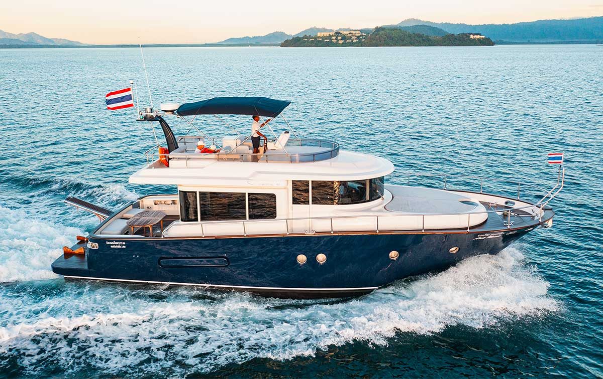 Maestro 51ft - private motor yacht charter in Phuket