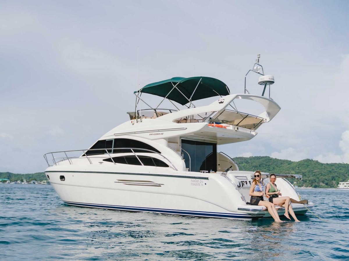 Princess 42ft - private motor yacht charter in Phuket