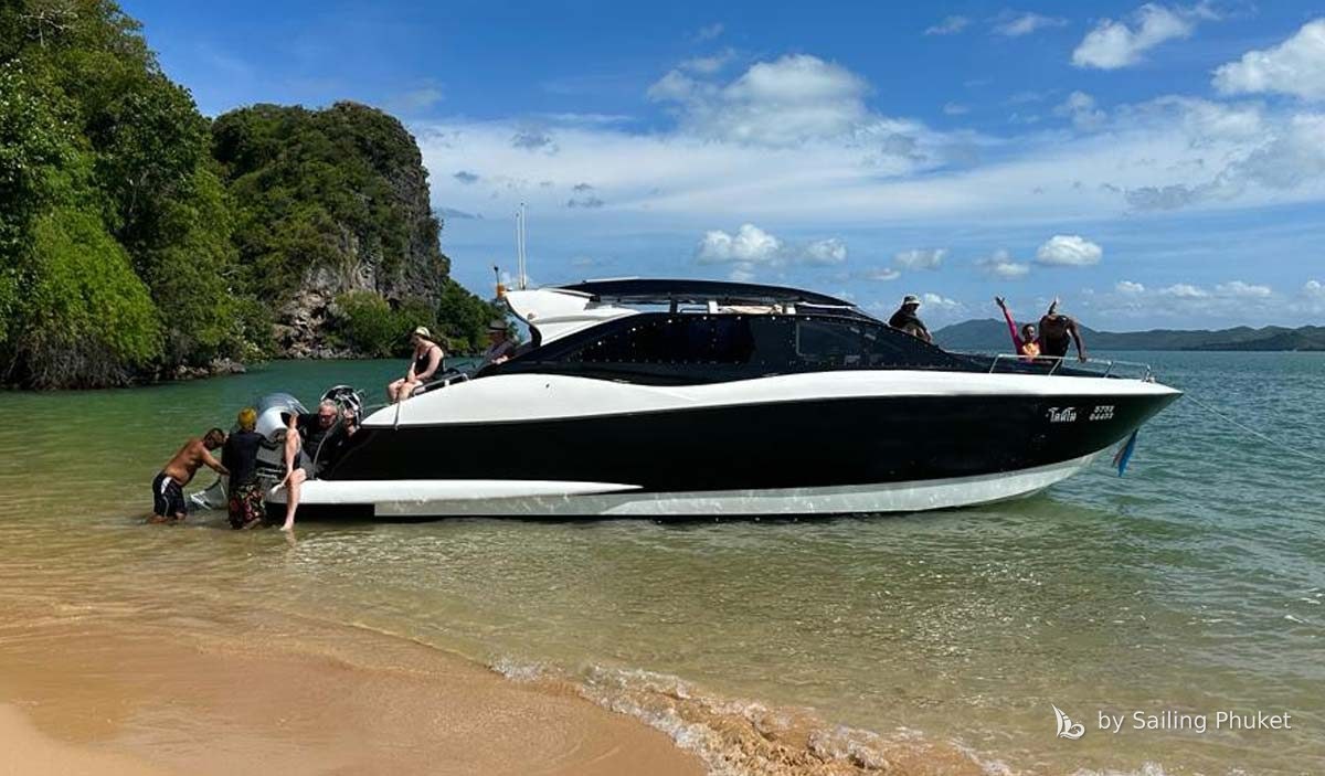 Speedboat 39ft on a private charter around Phuket's islands