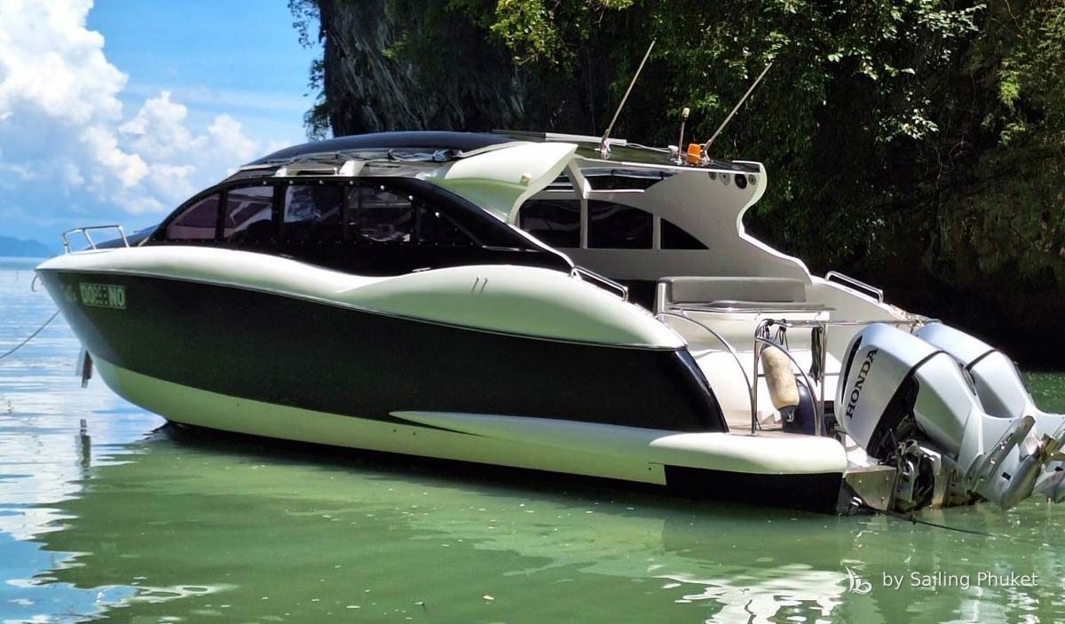 Speedboat 39ft on a private charter around Phuket's islands